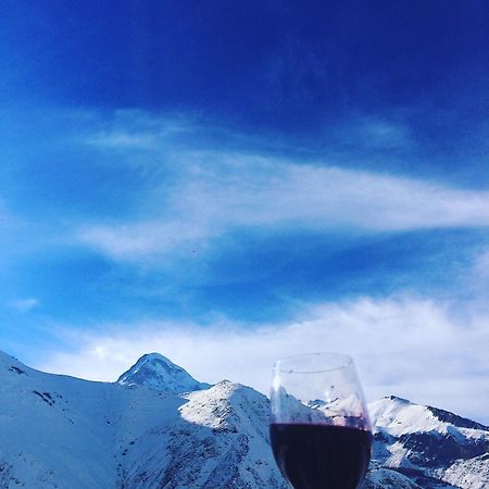 Ia'S Guest House Kazbegi Esterno foto
