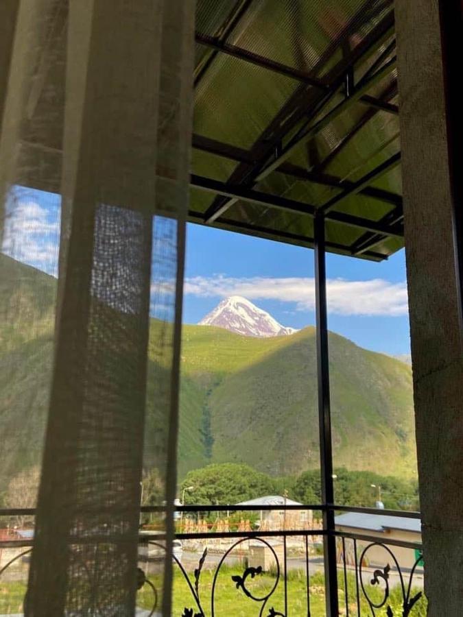 Ia'S Guest House Kazbegi Esterno foto