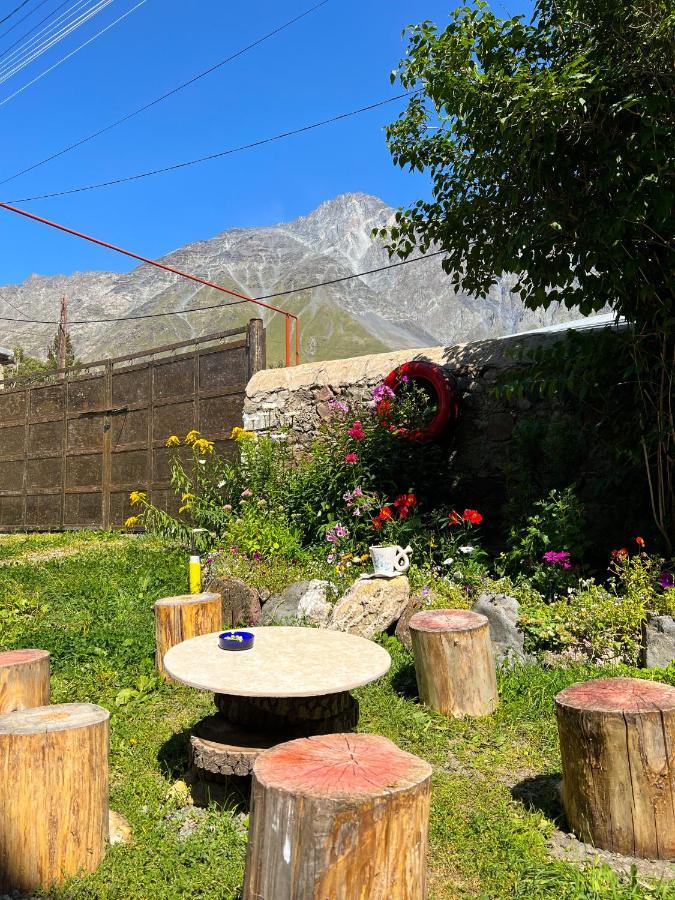 Ia'S Guest House Kazbegi Esterno foto