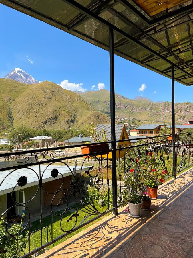 Ia'S Guest House Kazbegi Esterno foto