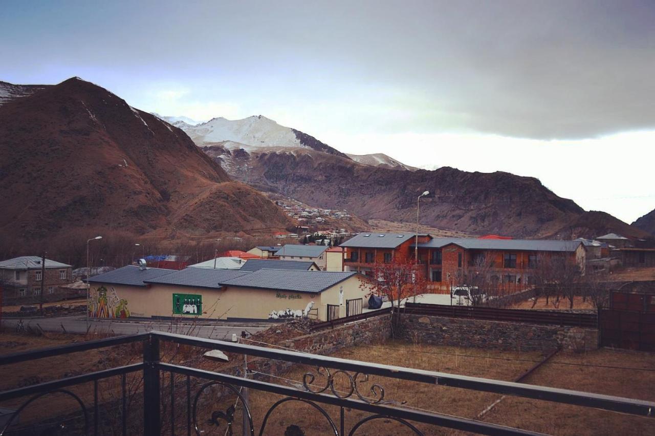 Ia'S Guest House Kazbegi Esterno foto