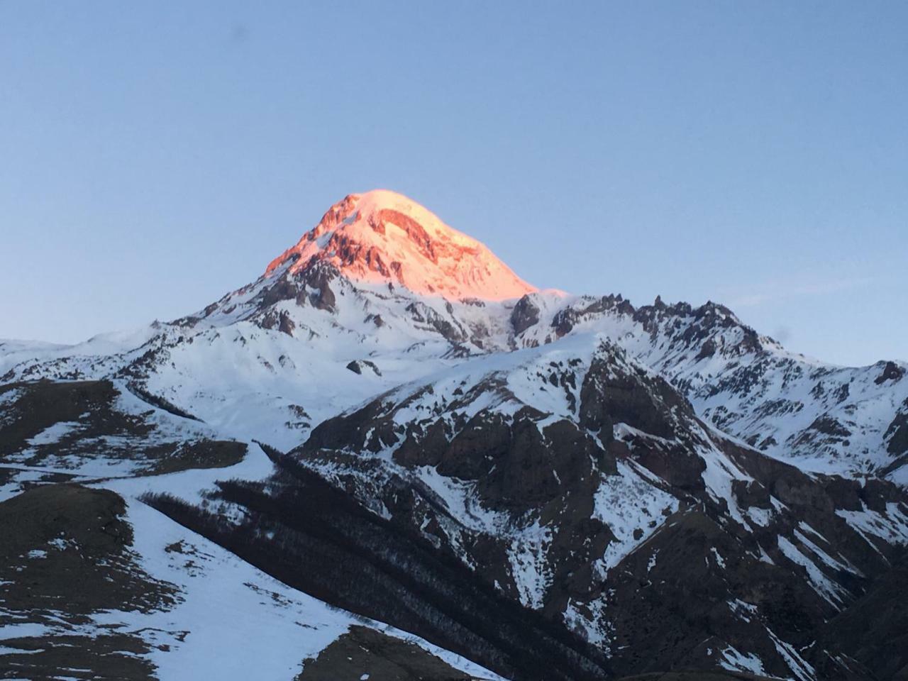 Ia'S Guest House Kazbegi Esterno foto