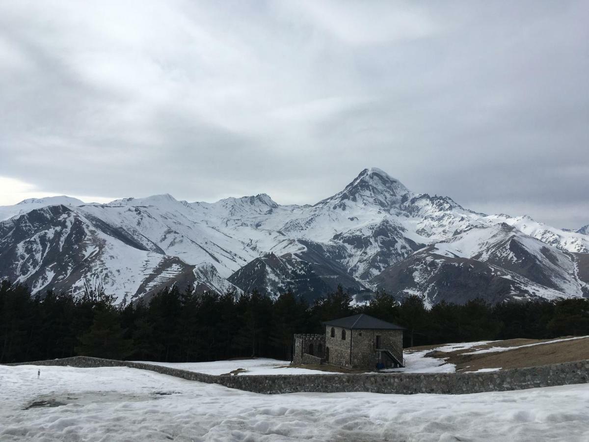 Ia'S Guest House Kazbegi Esterno foto