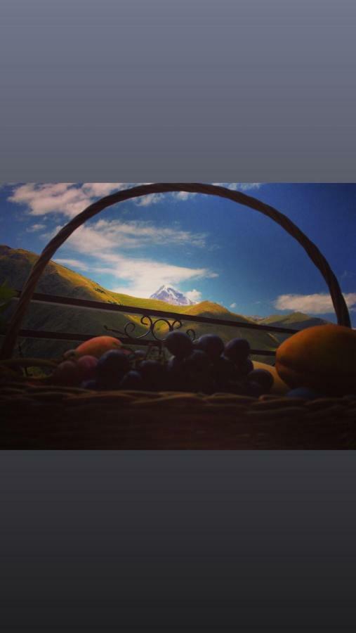 Ia'S Guest House Kazbegi Esterno foto